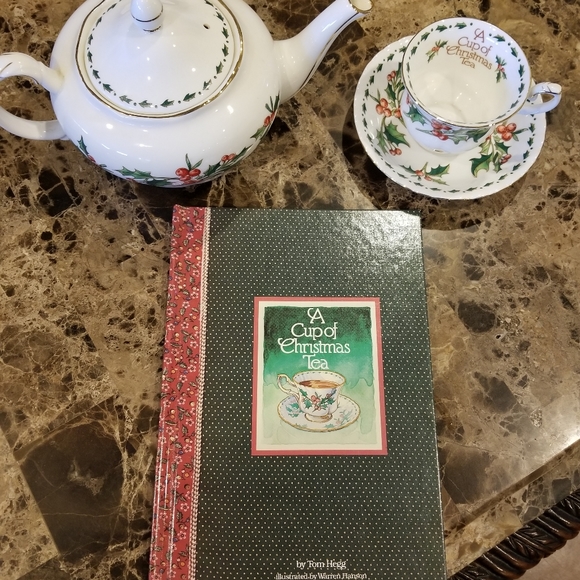 A Christmas Cup of Tea Book & Teapot Cup/Saucer - Picture 9 of 13
